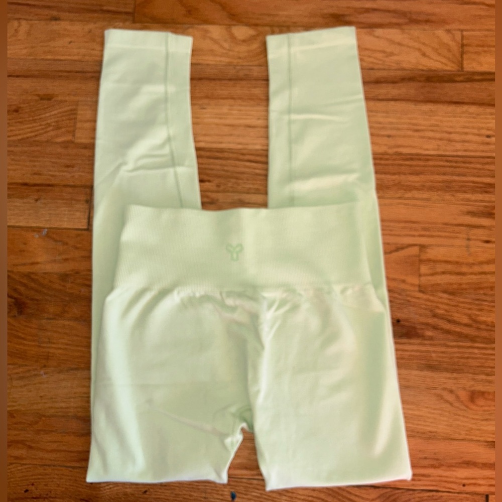 Aritzia Tna TNABODY ATMOSPHERE HI-RISE 7/8 LEGGING Mint Green Size M